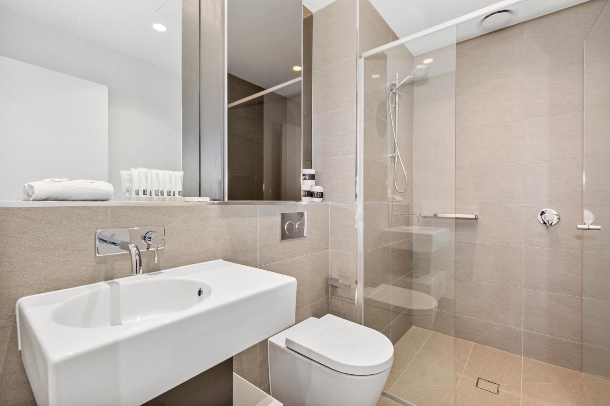 Brand New Cbd Area Lvl 59 W Views! * Melbourne